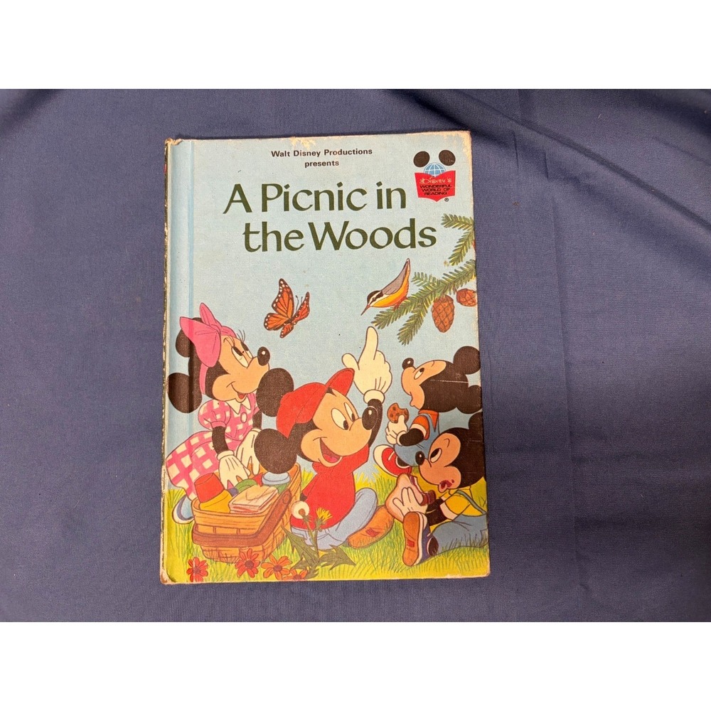 A Picnic In The Woods Walt Disney's Wonderful World of Reading Vintage (1983)